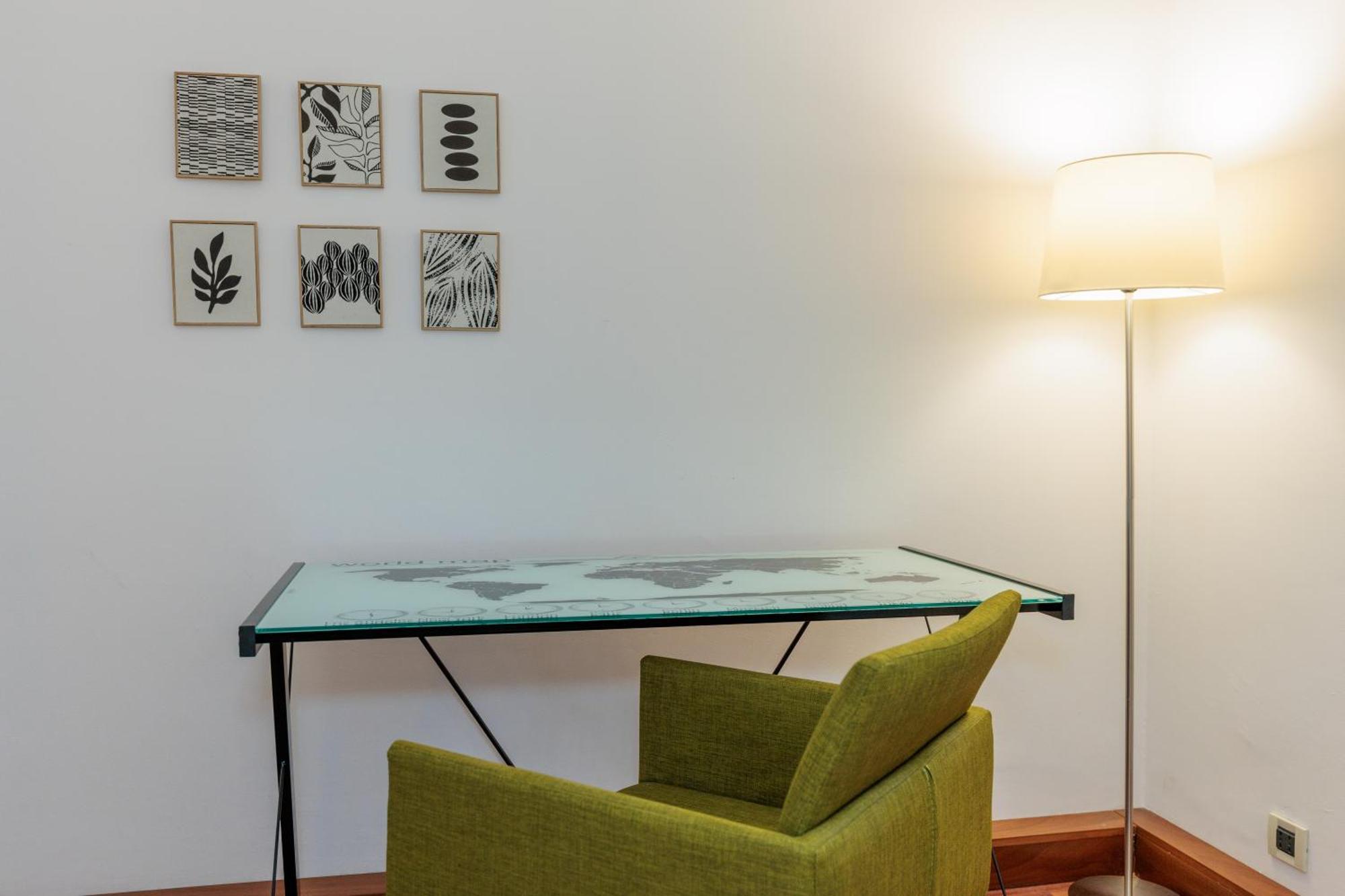 Hapton House 12 *